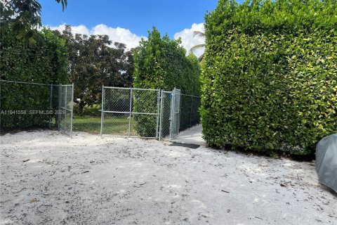 Commercial property in Homestead, Florida 1 bedroom, 55.74 sq.m. № 1998995 - photo 22