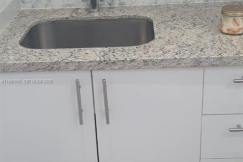 Commercial property in Homestead, Florida 1 bedroom, 55.74 sq.m. № 1998995 - photo 4