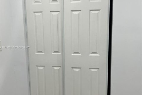 Commercial property in Homestead, Florida 1 bedroom, 55.74 sq.m. № 1998995 - photo 13