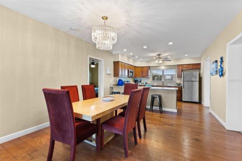 Condo in Indian Rocks Beach, Florida, 2 bedrooms  № 1879505 - photo 10