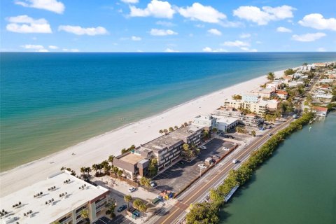Condo in Indian Rocks Beach, Florida, 2 bedrooms  № 1879505 - photo 30