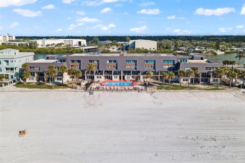 Condo in Indian Rocks Beach, Florida, 2 bedrooms  № 1879505 - photo 27
