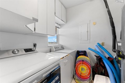Condo in Indian Rocks Beach, Florida, 2 bedrooms  № 1879505 - photo 22
