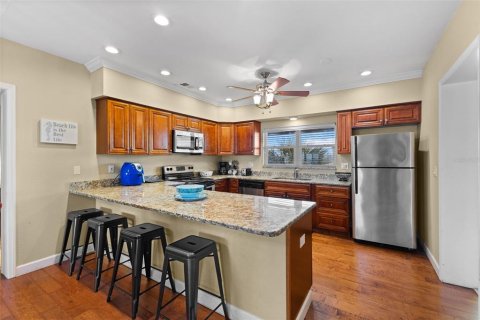Condo in Indian Rocks Beach, Florida, 2 bedrooms  № 1879505 - photo 12