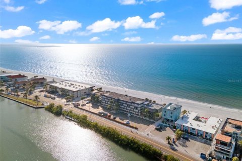Condo in Indian Rocks Beach, Florida, 2 bedrooms  № 1879505 - photo 29