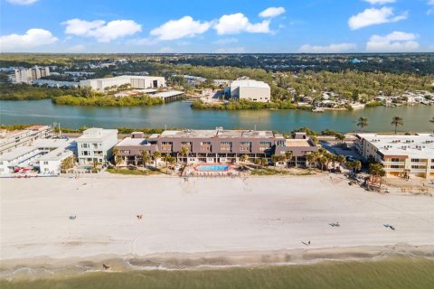 Condo in Indian Rocks Beach, Florida, 2 bedrooms  № 1879505 - photo 24