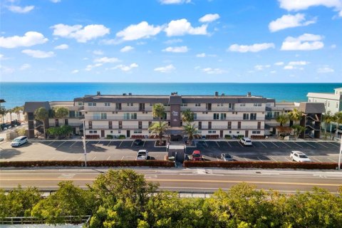Condo in Indian Rocks Beach, Florida, 2 bedrooms  № 1879505 - photo 1