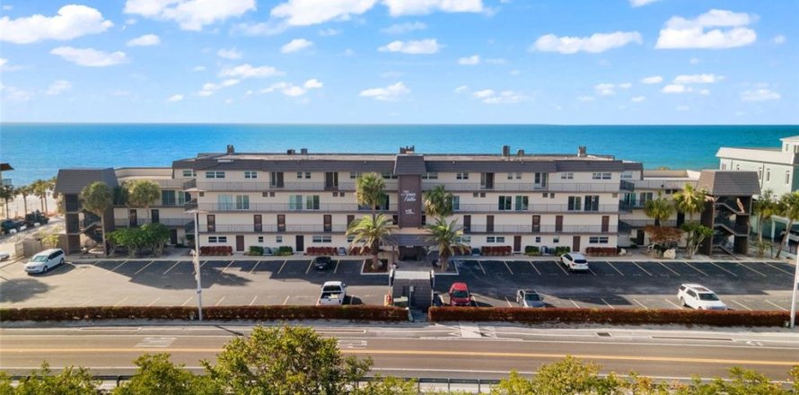 Condo in Indian Rocks Beach, Florida, 2 bedrooms № 1879505