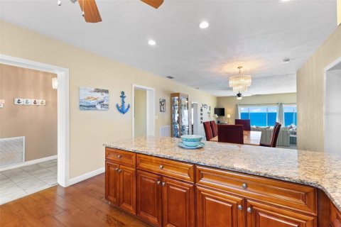 Condo in Indian Rocks Beach, Florida, 2 bedrooms  № 1879505 - photo 15