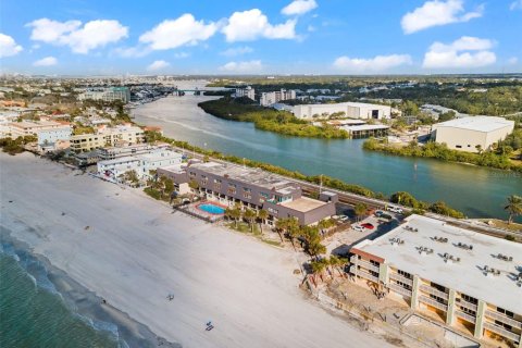 Condo in Indian Rocks Beach, Florida, 2 bedrooms  № 1879505 - photo 25