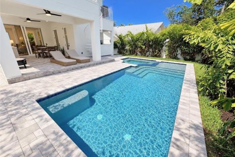 Casa en venta en Sarasota, Florida, 5 dormitorios, 281.68 m2 № 2385694 - foto 13