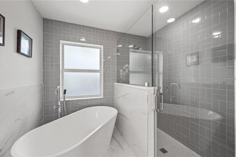 Casa en venta en Sarasota, Florida, 5 dormitorios, 281.68 m2 № 2385694 - foto 30