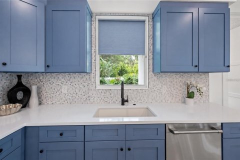 Casa en venta en Sarasota, Florida, 5 dormitorios, 281.68 m2 № 2385694 - foto 19