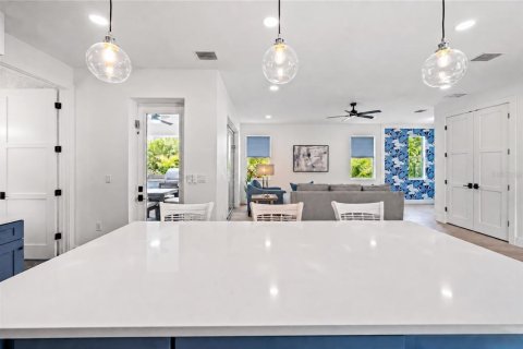 Casa en venta en Sarasota, Florida, 5 dormitorios, 281.68 m2 № 2385694 - foto 22
