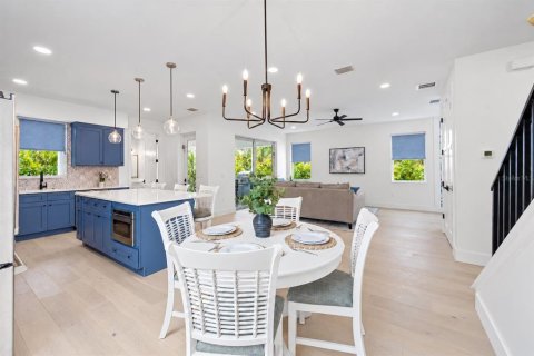Casa en venta en Sarasota, Florida, 5 dormitorios, 281.68 m2 № 2385694 - foto 17