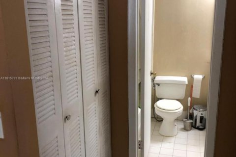Condominio en venta en Hialeah, Florida, 1 dormitorio, 79.06 m2 № 1865389 - foto 3