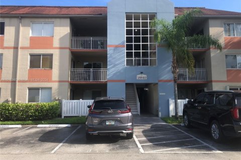 Condominio en venta en Hialeah, Florida, 1 dormitorio, 79.06 m2 № 1865389 - foto 1