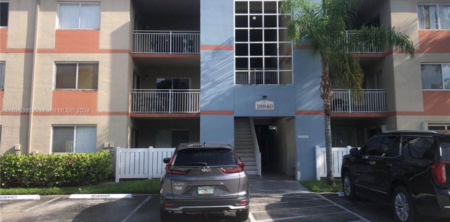 Condominio en Hialeah, Florida, 1 dormitorio  № 1865389