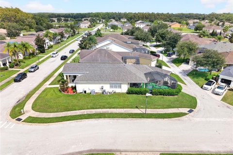 Villa ou maison à vendre à Kissimmee, Floride: 4 chambres, 202.71 m2 № 2394100 - photo 3