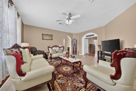Villa ou maison à vendre à Kissimmee, Floride: 4 chambres, 202.71 m2 № 2394100 - photo 28