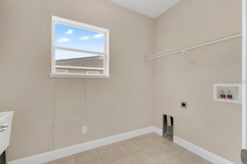 House in Davenport, Florida 4 bedrooms, 299.05 sq.m. № 2396296 - photo 28