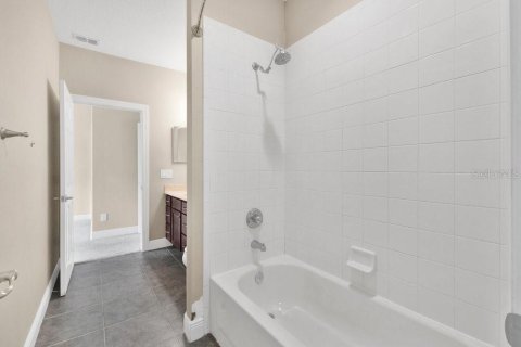 House in Davenport, Florida 4 bedrooms, 299.05 sq.m. № 2396296 - photo 26