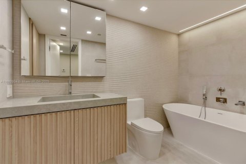 Copropriété à vendre à Miami Beach, Floride: 2 chambres, 127.28 m2 № 1943278 - photo 4