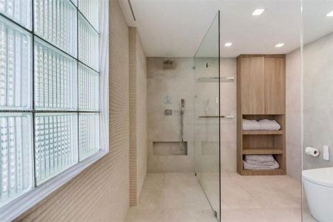 Copropriété à vendre à Miami Beach, Floride: 2 chambres, 127.28 m2 № 1943278 - photo 15