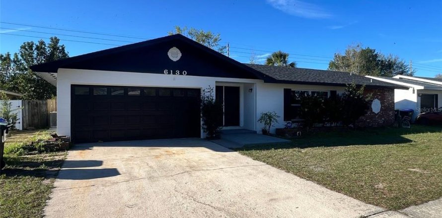 House in Orlando, Florida 5 bedrooms, 228.63 sq.m. № 1580938