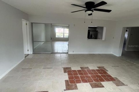 House in Orlando, Florida 5 bedrooms, 228.63 sq.m. № 1580938 - photo 15
