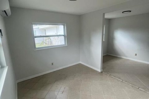 House in Orlando, Florida 5 bedrooms, 228.63 sq.m. № 1580938 - photo 5