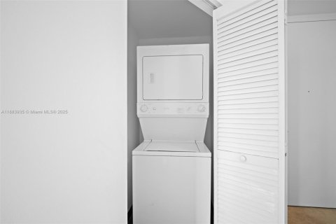 Copropriété à louer à Miami, Floride: 2 chambres, 102.94 m2 № 1930711 - photo 16