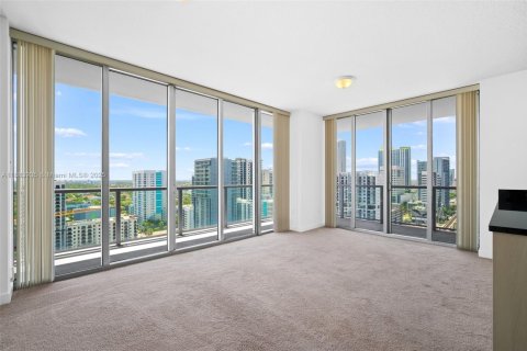 Copropriété à louer à Miami, Floride: 2 chambres, 102.94 m2 № 1930711 - photo 1