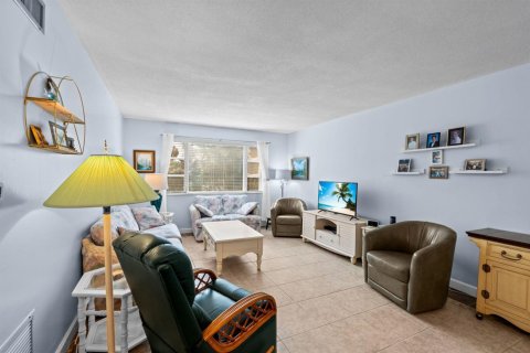Купить кондоминиум в Помпано-Бич, Флорида 3 комнаты, 86.4м2, № 2241550 - фото 18