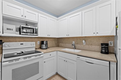 Купить кондоминиум в Помпано-Бич, Флорида 3 комнаты, 86.4м2, № 2241550 - фото 15