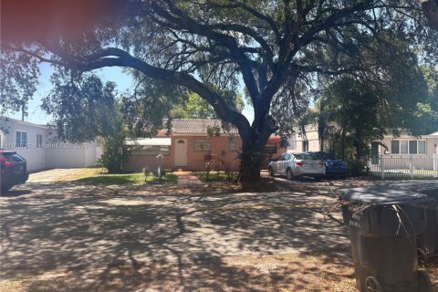 House in Hollywood, Florida 3 bedrooms, 96.62 sq.m. № 1683620 - photo 2
