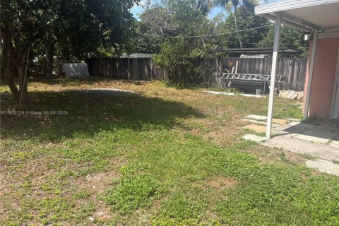 House in Hollywood, Florida 3 bedrooms, 96.62 sq.m. № 1683620 - photo 16