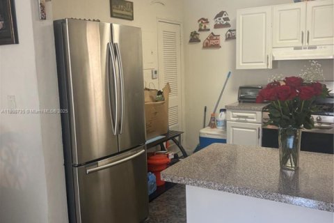 House in Hollywood, Florida 3 bedrooms, 96.62 sq.m. № 1683620 - photo 9