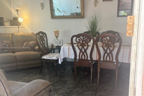 House in Hollywood, Florida 3 bedrooms, 96.62 sq.m. № 1683620 - photo 7