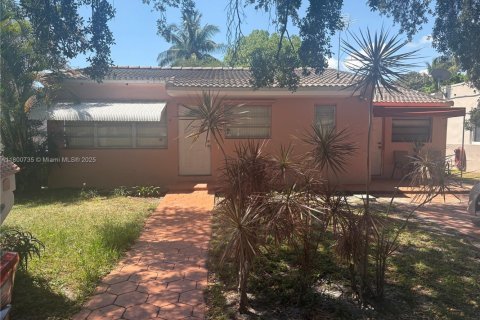 House in Hollywood, Florida 3 bedrooms, 96.62 sq.m. № 1683620 - photo 1