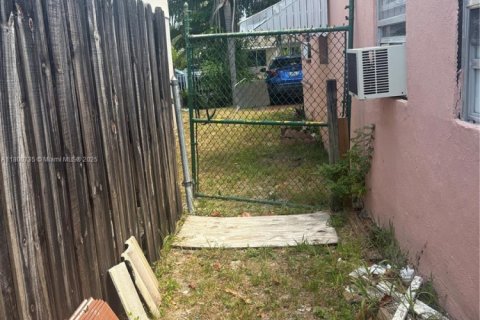 House in Hollywood, Florida 3 bedrooms, 96.62 sq.m. № 1683620 - photo 23