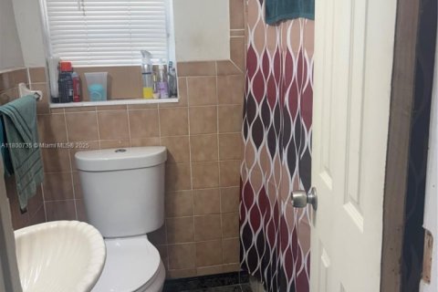 House in Hollywood, Florida 3 bedrooms, 96.62 sq.m. № 1683620 - photo 14
