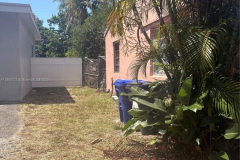 House in Hollywood, Florida 3 bedrooms, 96.62 sq.m. № 1683620 - photo 24