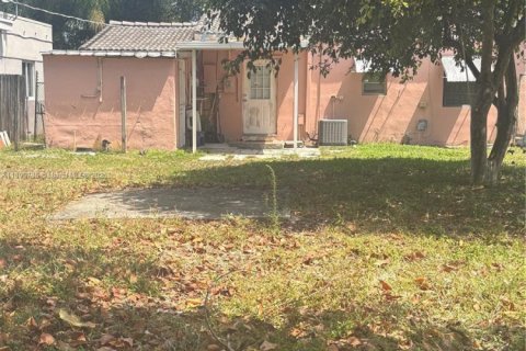 House in Hollywood, Florida 3 bedrooms, 96.62 sq.m. № 1683620 - photo 20
