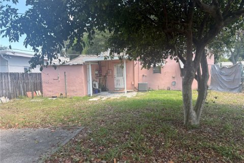 House in Hollywood, Florida 3 bedrooms, 96.62 sq.m. № 1683620 - photo 27
