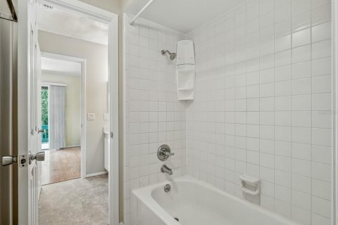 Condo in New Smyrna Beach, Florida, 1 bedroom  № 1838852 - photo 19