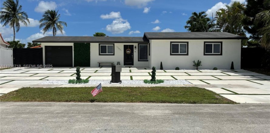 Villa ou maison à Miami, Floride 3 chambres, 159.7 m2 № 2004090