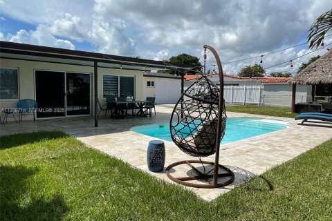 Villa ou maison à vendre à Miami, Floride: 3 chambres, 159.7 m2 № 2004090 - photo 7