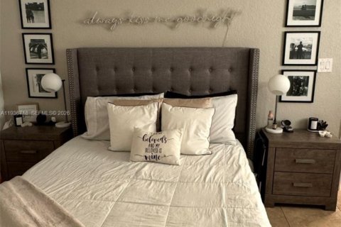 House in Miami, Florida 3 bedrooms, 159.7 sq.m. № 2004090 - photo 18