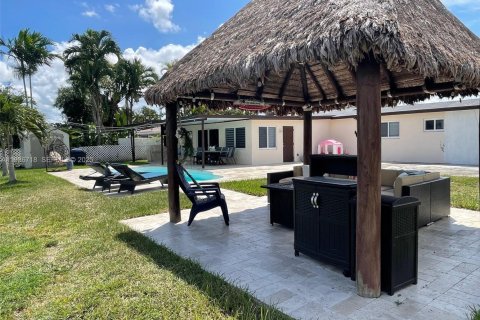 Villa ou maison à vendre à Miami, Floride: 3 chambres, 159.7 m2 № 2004090 - photo 10